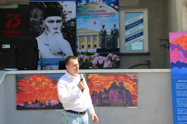 Выступает С.Н.Долматов, начальник управления по социальному развитию Новоильинского района