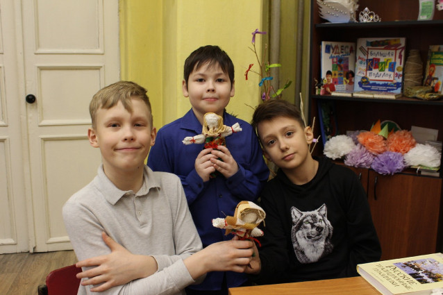 4 Дети с куклами