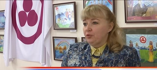 2 Е.С.Кулакова дает интервью телевидению в день открытия выставки