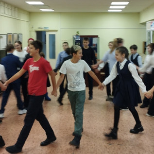 15 Русский хоровод на встрече с сотрудниками Центра Параскева Пятница