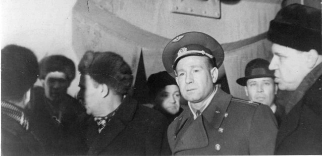 19.7 ноября 1965. Новокузнецк посетил космонавт Алексей Леонов.