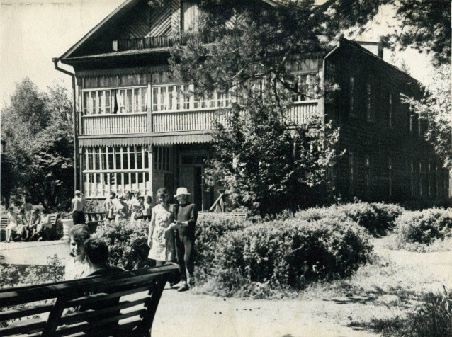 FOTO1-1968-G.-GLAVNYI-KORPUS-V-DOME-OTDYKA-ASMARINO_2.jpg